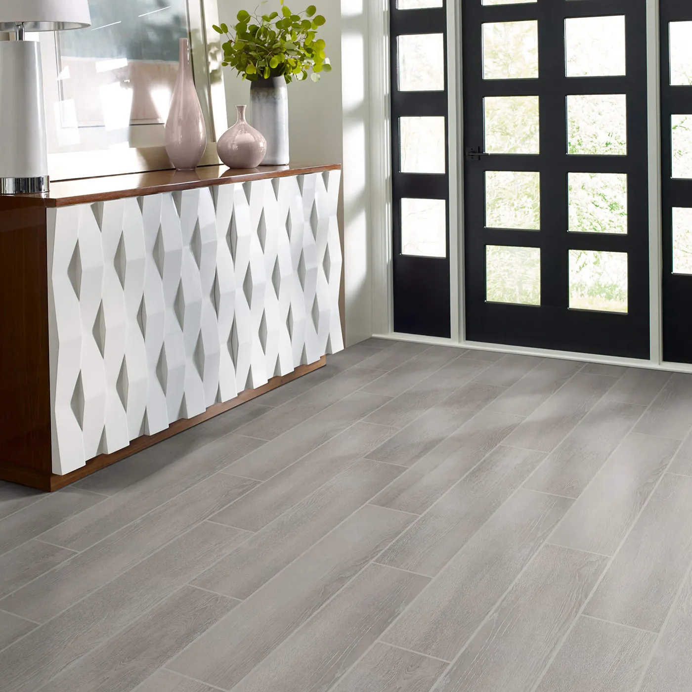 9U521_00500_ROOM Tile with a light gray wood look, in an entryway | Tom January Floors